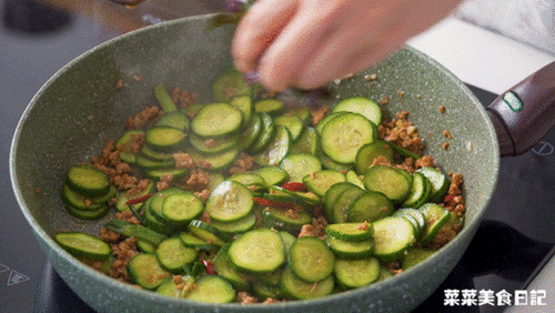 吃瓜的小王,吃瓜小王带你揭秘娱乐圈那些事儿